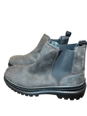 Men’s Kamik Boots - Size 11